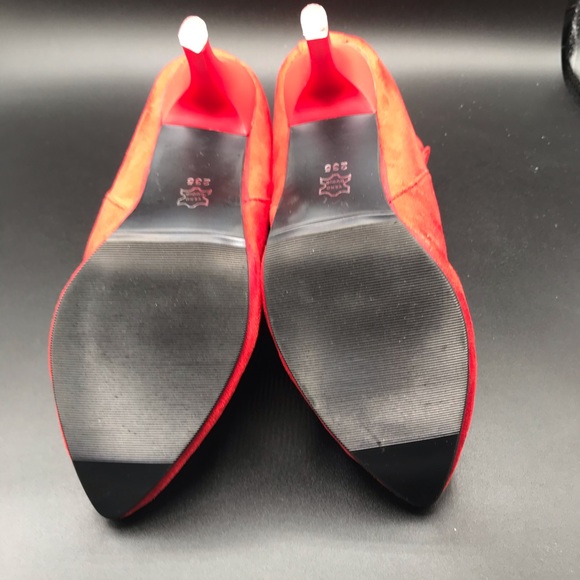FAUX SUEDE RED BOOTIES. NWOT. SIZE 5-5.5 - Picture 3 of 3
